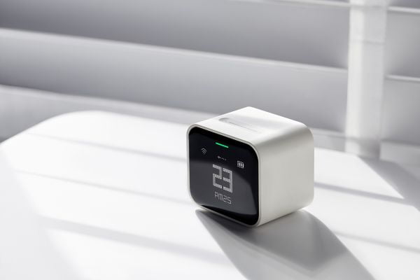 qinglite air monitor on a white table